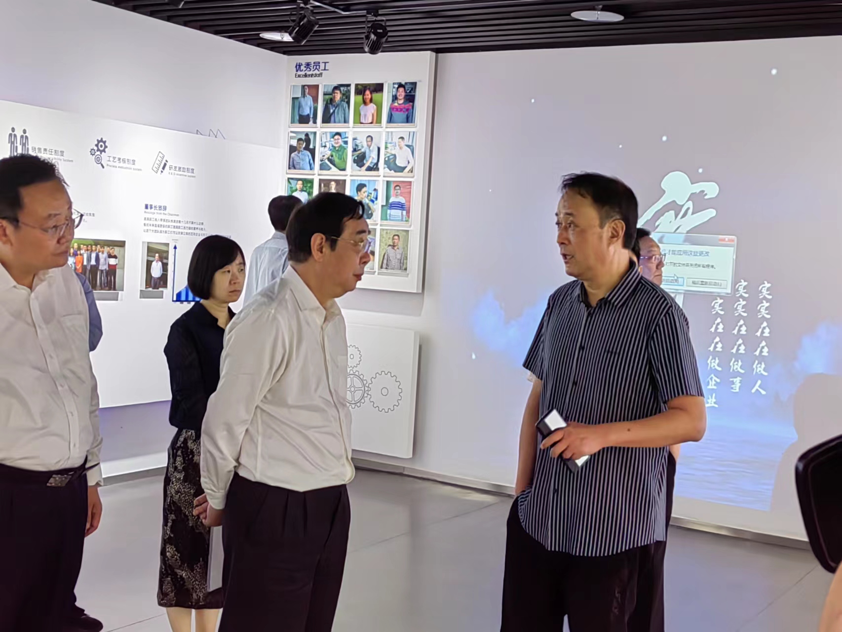 江苏省人大副主任公司考察